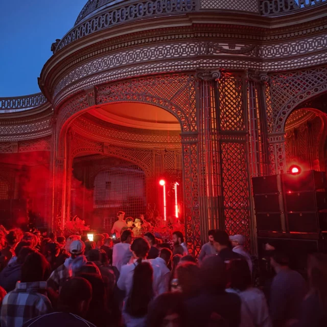 Open Air @flora.brussels x @brussels.calling - Fête de l'Iris Vaux Hall Brussels.
Sound System : @l.acoustics.official K2 + SB28 🔥💪
#openair #soundsystem #lacoustics
