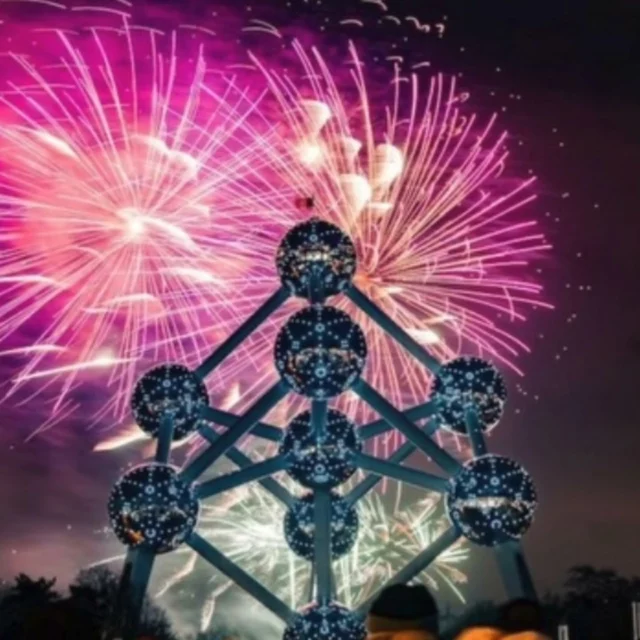 What a way to end 2025 and start 2026 with 60 000 people enjoying the fireworks @arteventia ! 🥂🎉
Sound system for NYE @atomium.official organized by @brusselsmajorevents 
Full @l.acoustics.official PA system
Main : 20 K1 + 4 K2 + 16 KS28 + 3 Arcs
OUT : 24 K2 + 8 KS28
#nye #fireworks🎆 #lathebestsound #highlight